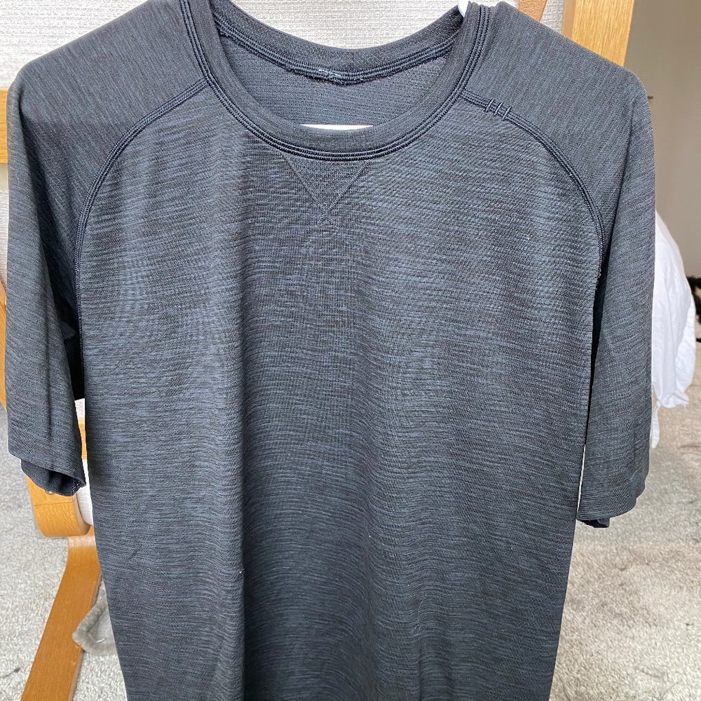Lululemon Men's SS Shirt - Size L